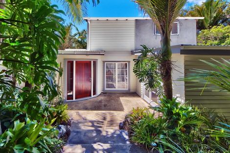 Photo of property in 17 Rayner Road, Piha, New Lynn, 0772