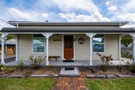 Photo of property in 47 Kent Street, Picton, 7220