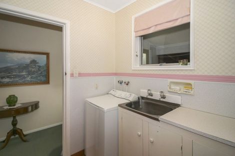 Photo of property in 18 Truby King Street, Merrilands, New Plymouth, 4312