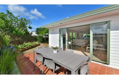 Photo of property in 2/10 Ross Crescent, Orewa, 0931