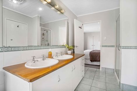 Photo of property in 16 Creamer Avenue, Belmont, Auckland, 0622