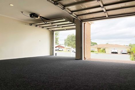 Photo of property in 19 San Bernadino Drive, Henderson, Auckland, 0612