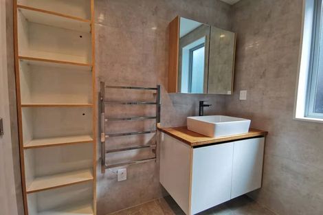 Photo of property in 37 Takapu Street, Henderson, Auckland, 0612