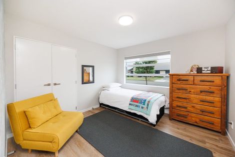 Photo of property in 2 Chestnut Close, Kelvin Grove, Palmerston North, 4414