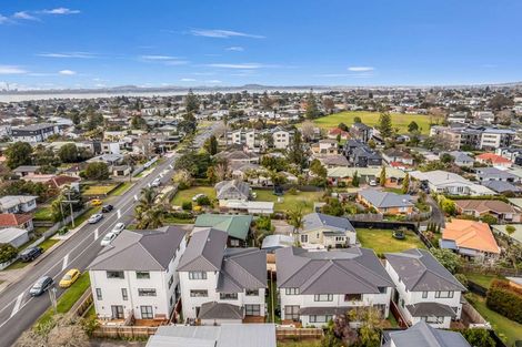 Photo of property in 6/684 Te Atatu Road, Te Atatu Peninsula, Auckland, 0610