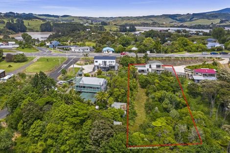 Photo of property in 8 Main Road, Raglan, 3225