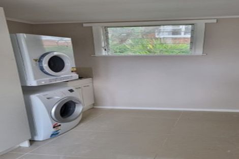 Photo of property in 124 Browns Bay Road, Rothesay Bay, Auckland, 0630