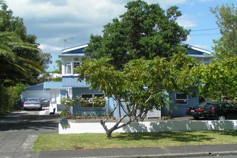 Photo of property in 17 Alfred Street, Northcote Point, Auckland, 0627