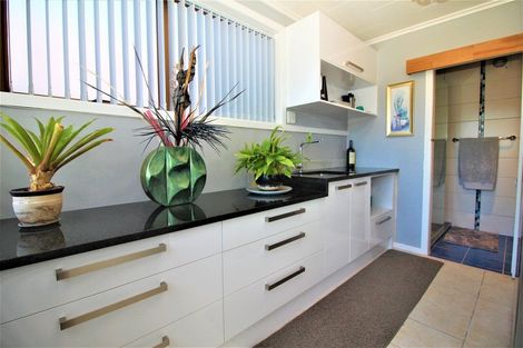 Photo of property in 5 Claridge Street, Glen Eden, Auckland, 0602