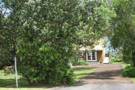 Photo of property in 22 The Crescent, Tindalls Beach, Whangaparaoa, 0930