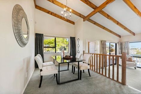 Photo of property in 5 Lagoon Way, West Harbour, Auckland, 0618