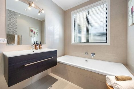 Photo of property in 14 Robieson Street, Roseneath, Wellington, 6011