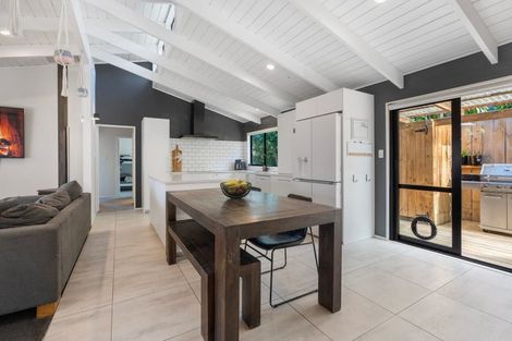 Photo of property in 113 Vipond Road, Stanmore Bay, Whangaparaoa, 0932