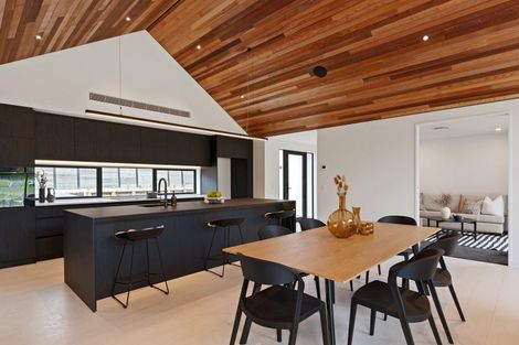 Photo of property in 10 Flowers Lane, Cracroft, Christchurch, 8022