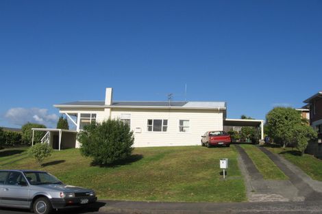 Photo of property in 5 Lydia Avenue, Northcote, Auckland, 0627
