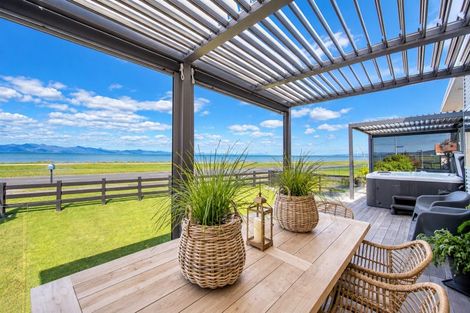 Photo of property in 989 East Coast Road, Kaiaua, Miranda, 2473