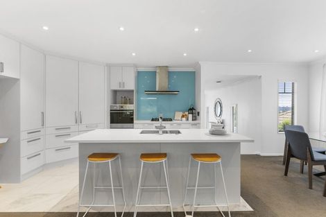 Photo of property in 30 Mandeville Place, Unsworth Heights, Auckland, 0632