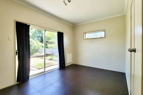 Photo of property in 31 Prince Regent Drive, Half Moon Bay, Auckland, 2012