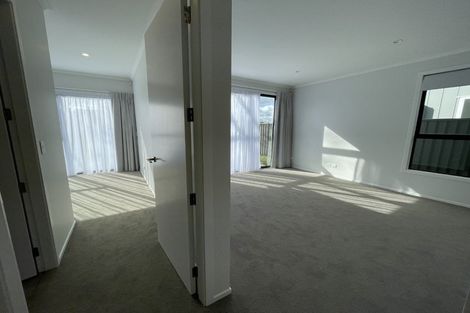 Photo of property in 18 Koreke Close, Kenepuru, Porirua, 5022