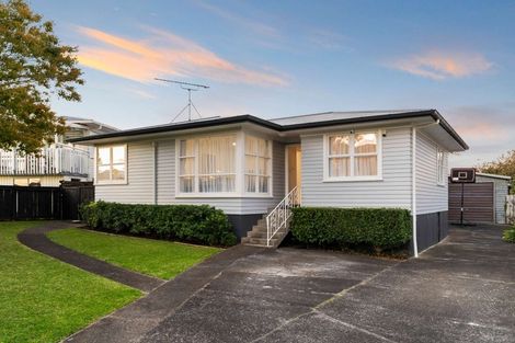 Photo of property in 47 Megan Avenue, Pakuranga Heights, Auckland, 2010