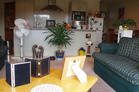 Photo of property in 220 Schnapper Rock Road, Schnapper Rock, Auckland, 0632