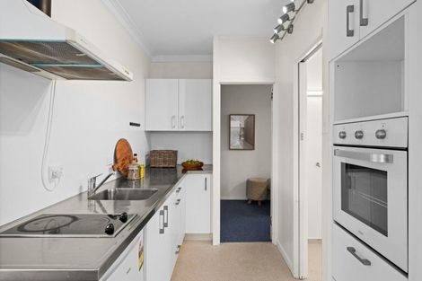 Photo of property in 16 Howard Road, Taradale, Napier, 4112