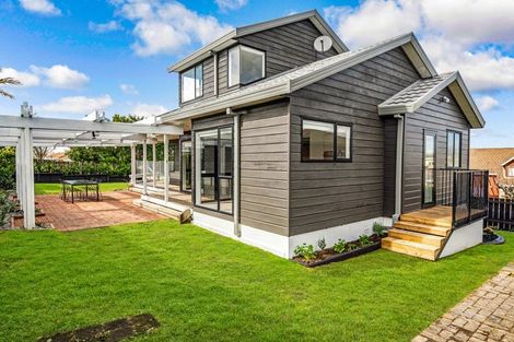 Photo of property in 3 Glucina Avenue, West Harbour, Auckland, 0618