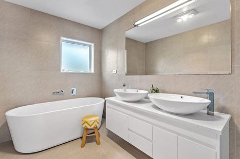 Photo of property in 21 Edgewater Drive, Karaka, Papakura, 2113