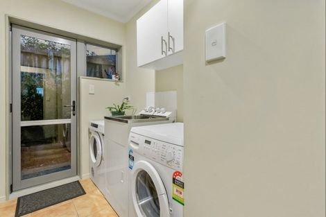 Photo of property in 12 Hawke Place, Pukekohe, 2120