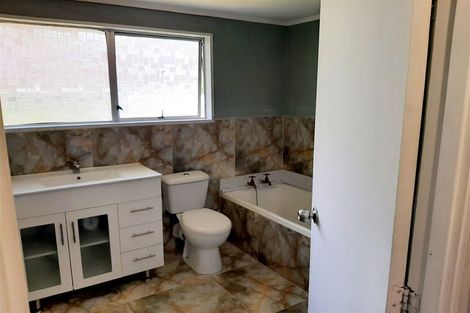 Photo of property in 359 Roscommon Road, Clendon Park, Auckland, 2103