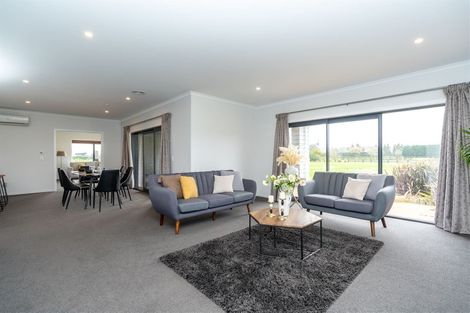 Photo of property in 10 Meadowpark Way, Matangi, Hamilton, 3283