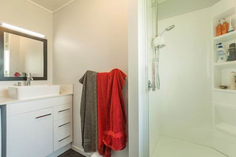 Photo of property in 9 Alston Avenue, Kelston, Auckland, 0602