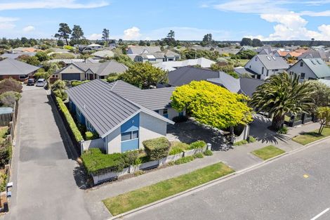 Photo of property in 43 Aston Drive, Waimairi Beach, Christchurch, 8083