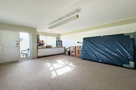 Photo of property in 14 Vina Place, Massey, Auckland, 0614