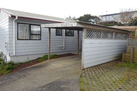 Photo of property in 1/1 Cheval Drive, Totara Vale, Auckland, 0629