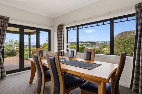 Photo of property in 71 Ruapehu Drive, Fitzherbert, Palmerston North, 4410