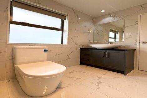 Photo of property in 6b St Catherine Crescent, West Harbour, Auckland, 0618