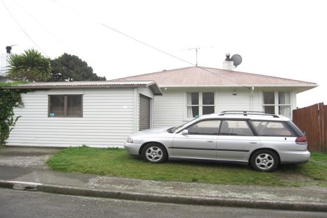 Photo of property in 4 Balmain Street, Newlands, Wellington, 6037