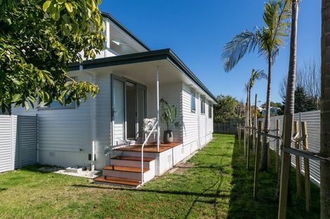 Photo of property in 7 Enfield Road, Hospital Hill, Napier, 4110