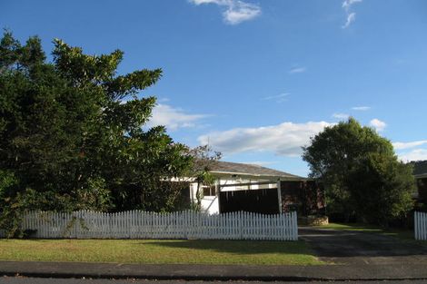 Photo of property in 110 Lantana Road, Green Bay, Auckland, 0604