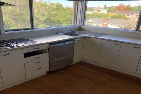 Photo of property in 1 Fayette Place, Te Atatu South, Auckland, 0610