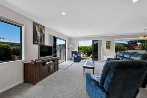 Photo of property in 6 Kellyville Heights, Merrilands, New Plymouth, 4312