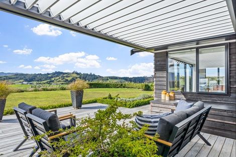 Photo of property in 16 Tamahunga Drive, Matakana, Warkworth, 0985