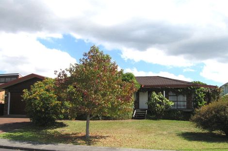 Photo of property in 4 Whiting Grove, West Harbour, Auckland, 0618