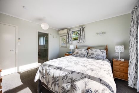 Photo of property in 1135 Scenic Drive North, Swanson, Auckland, 0816
