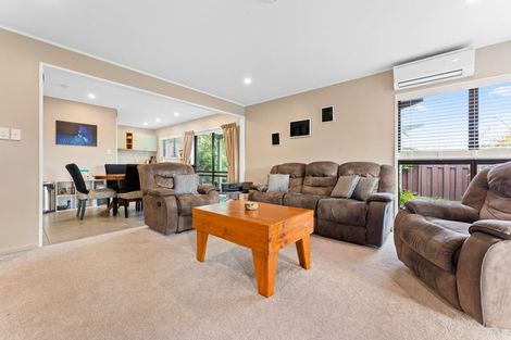 Photo of property in 2/41 Highland Drive, Highland Park, Auckland, 2010