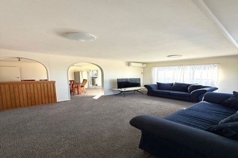 Photo of property in 261 Wairau Road, Totara Vale, Auckland, 0627