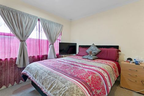 Photo of property in 1 Riverpark Crescent, Henderson, Auckland, 0610