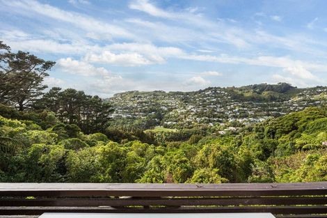 Photo of property in 25 John Witton Drive, Crofton Downs, Wellington, 6035