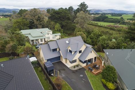 Photo of property in 7 La Lena Grove, Fitzherbert, Palmerston North, 4410